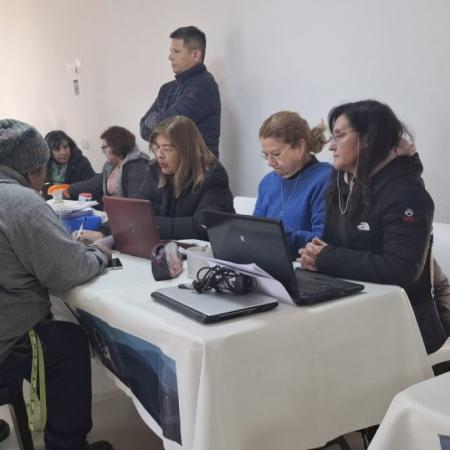 Tierras y Juzgado de Paz facilitaron trámites clave en operativo barrial de Más Gestión