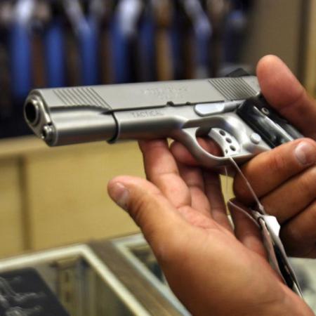 Joven baleado mientras manipulaba un arma con un amigo