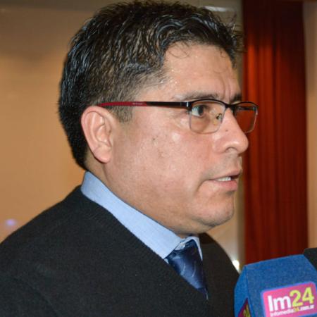 Claudio Vidal: “No hay plata que sobre, pero pagamos en tiempo y forma”